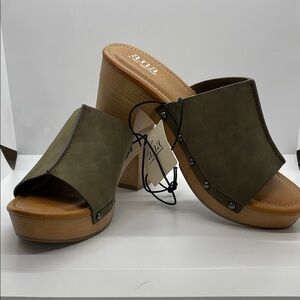 a.n.a Olive Green Women's Wedge Sandals Size 9